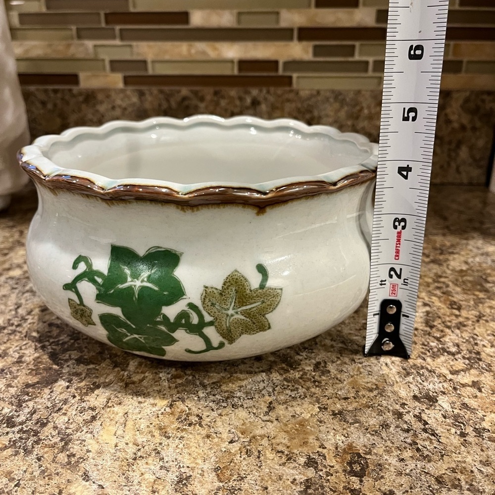 Vintage AAA Imports Planter with Ivy Design approx 7.5” wide 4” height - Picture 8 of 11